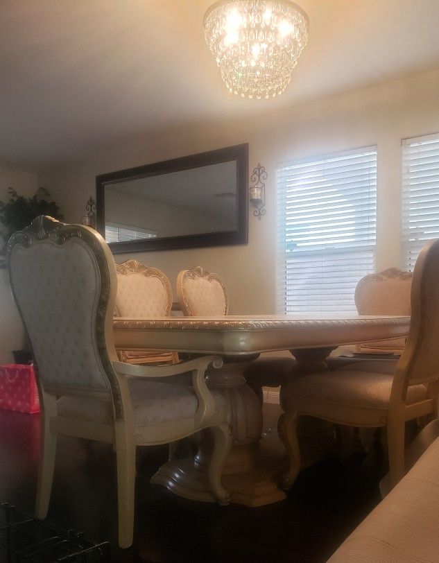 Beautiful Dining Set , Table And 6 Chairs 