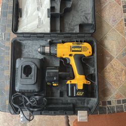 DeWALT hand drill with two batteries and the charger