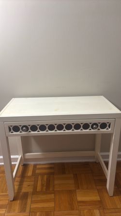 ‘Lily 32” inch  table by Hooker
