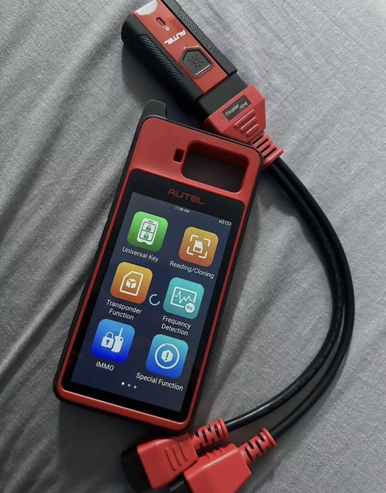 2024 New Autel MaxiIM KM100 K~ey F~ob Programming Tool 60s K*y Generation KM100X