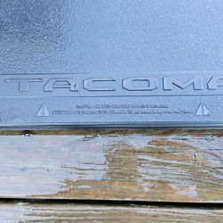 Toyota Tacoma
Tonneau Cover