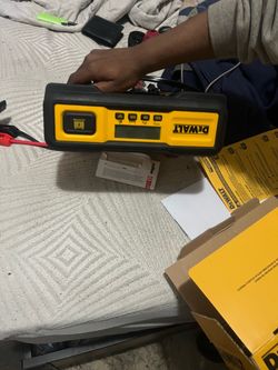 DEWALT Portable Jump Starter / Battery Charger