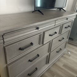 Dresser With Mirror