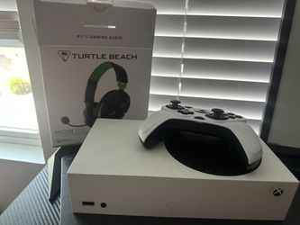 Xbox one with headphones