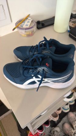 Youth Volleyball ASICS size 4