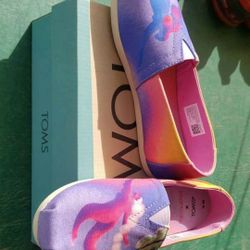 Women/Girl Youth Toms Shoes - 5.5 women size