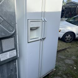Refrigerator 