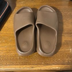 Yeezy Slides  Size 7 Men’s 