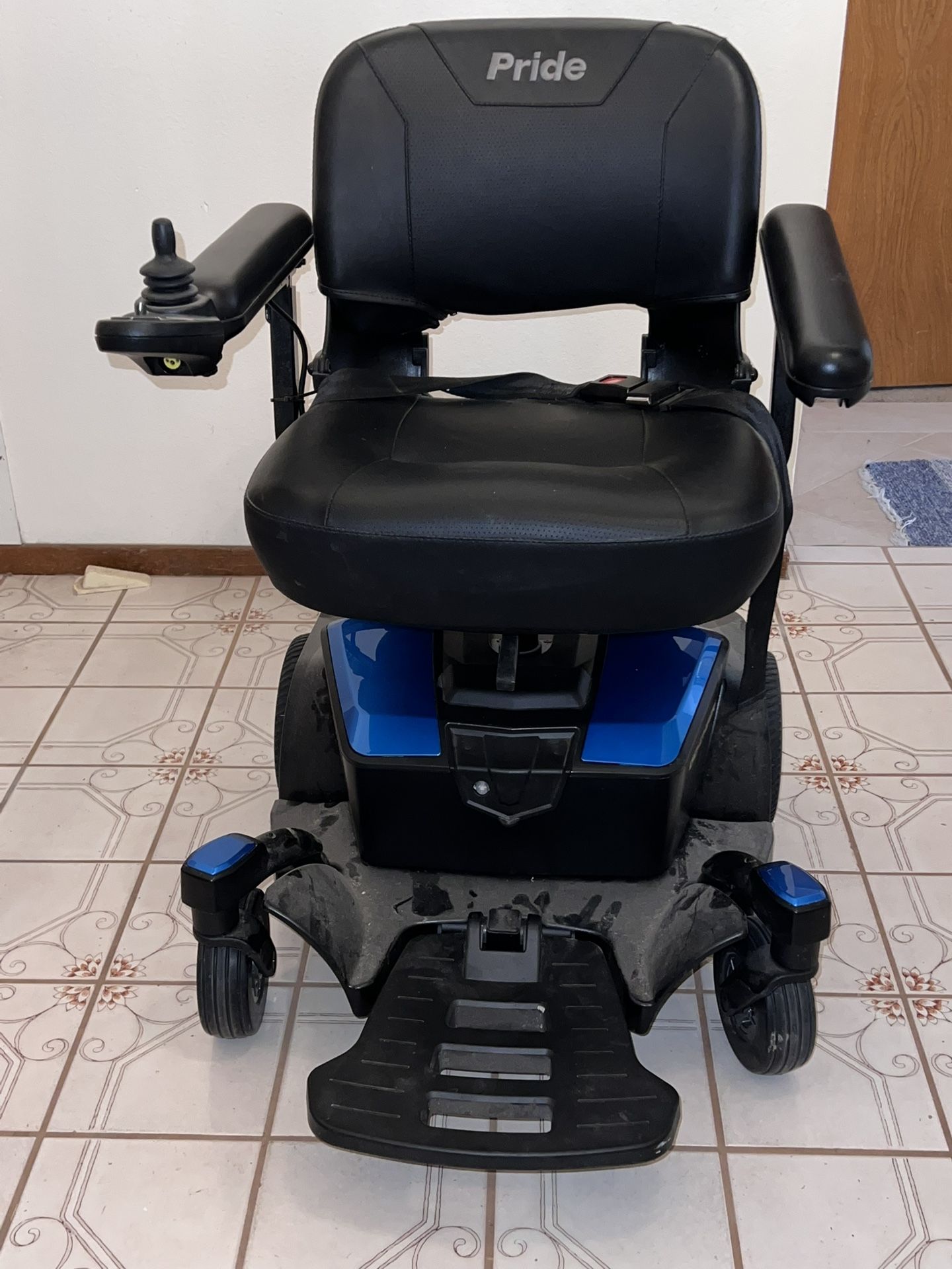 Pride Go Chair (Blue Accents)