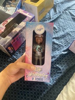 Kike Hernandez pitching dodgers bobblehead 2026