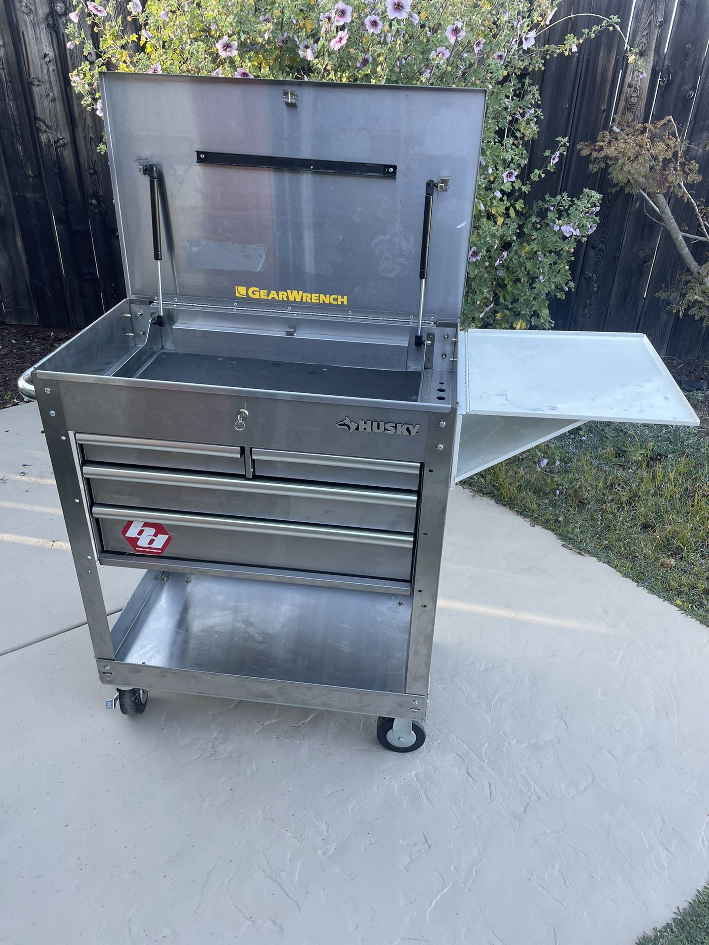 4 drawer husky mechanic tool cart for Sale in Escondido, CA OfferUp