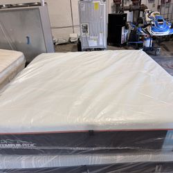 Outlet Sale 💥King Mattress Tempurpedic LuxeBreeze Firm 1.0 💥
