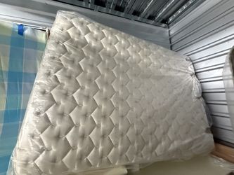 Full Size  Sealy Mattress -  Great Condition 