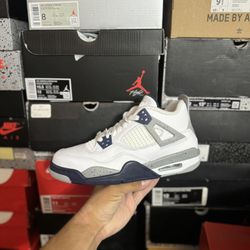 DS Jordan Midnight Navy 4s size 5.5Y