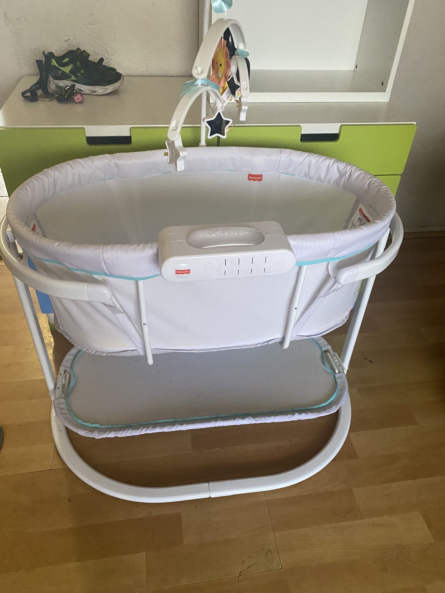 Baby Bassinet Cribside Also Has Lights That Go On Celling And Vibrating 