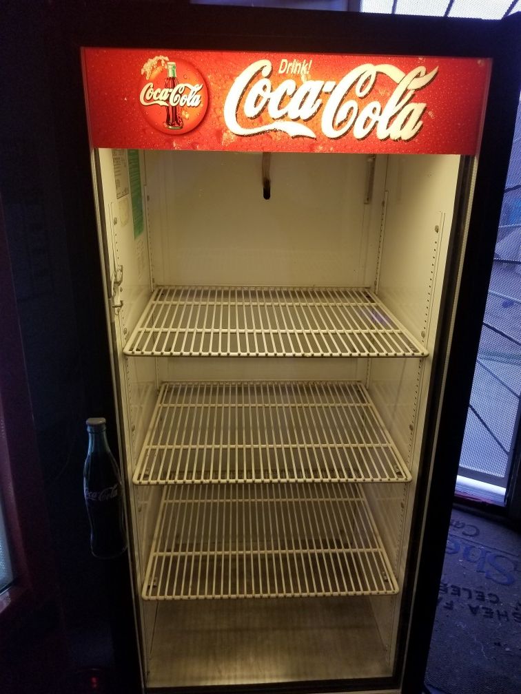 TRUE GDM-12 Coca Cola Fridge