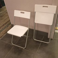 2 Folding Chairs Very Good Condition 