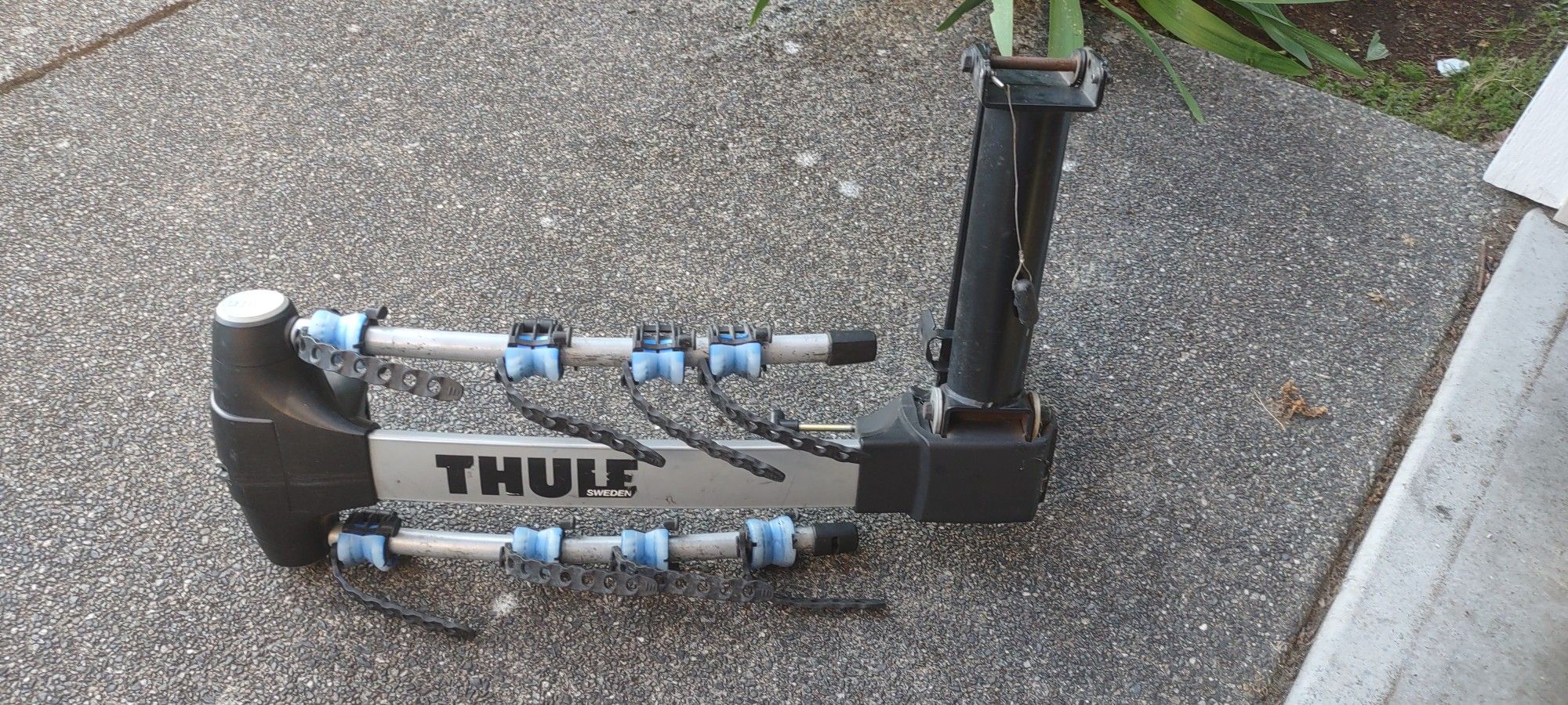 Thule Radiating  / Swinging Arm Bike Rack 4 Bicycles