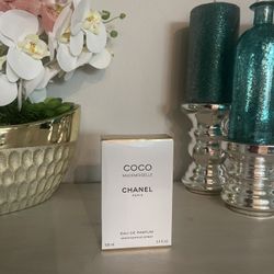 Parfum De Chanel Coc Mademoiselle 
