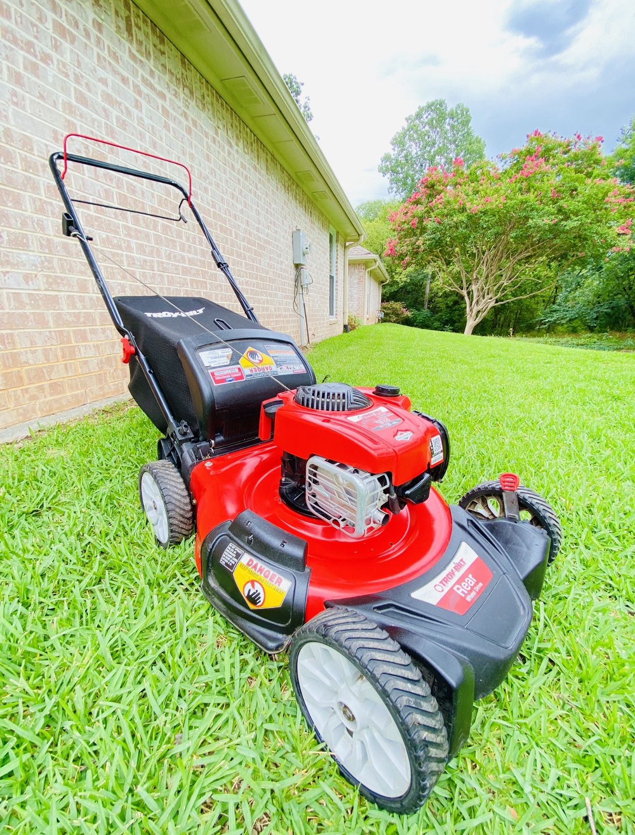 Troy Bilt TB230 21” / 150cc Self Propelled Lawn Mower With Bag