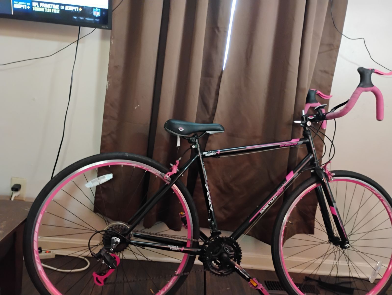 Road Series 700 Pink And Black Susan G Coleman Tribute Fight Cancer Bike