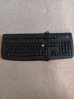Logitech Deluxe 250 Full-Size Wired USB Keyboard (Y-UT76)
