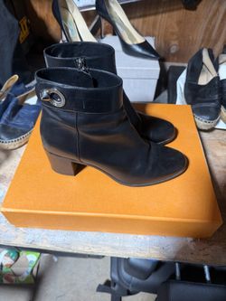 🔥🔥🔥ORIGINAL FENDI BOOTS  WOMEN SIZE 40 🔥🔥🔥