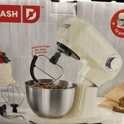 Dash Kitchen Mixer - New