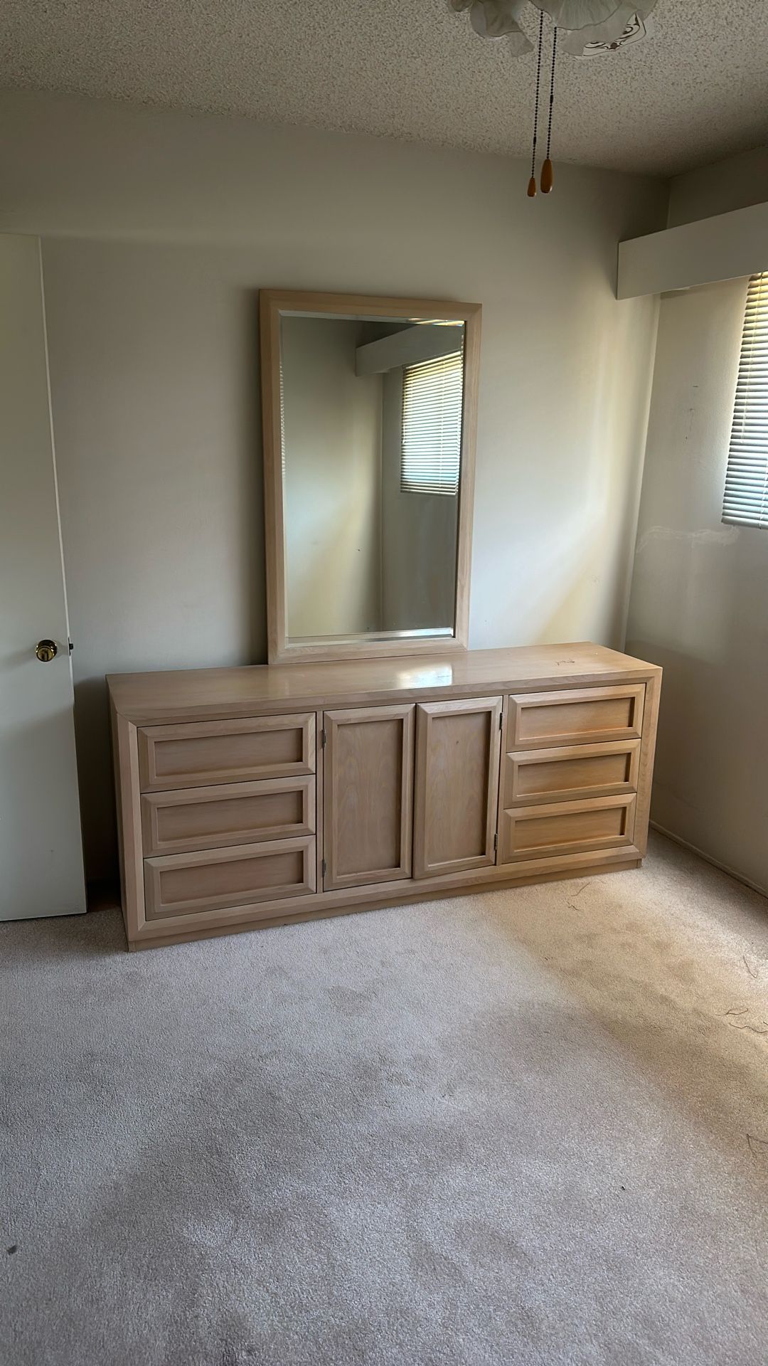 Dresser With Mirror
