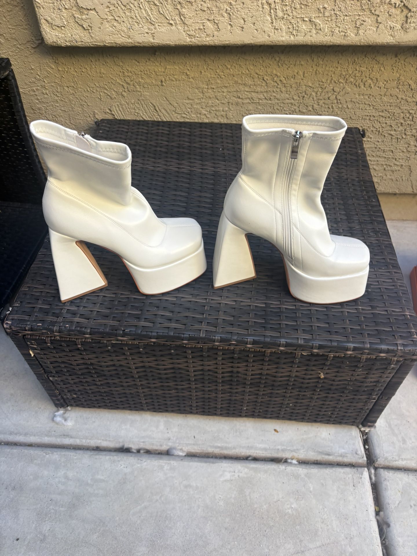 Lady’s Stylish Boots.