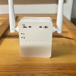 NETGEAR Wi Fi Range Extender, Essentials Edition.
