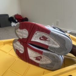 Jordan Retro 4’s OG Fire Red