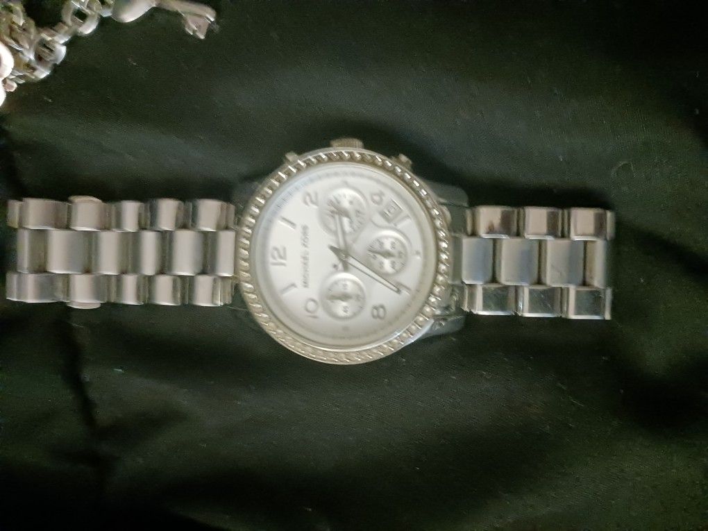 Michael Kors Stainless Steel And Beautiful Guess Custom Jewelry Lots And Lots!!!