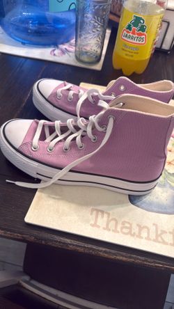 New converse tennis shoe