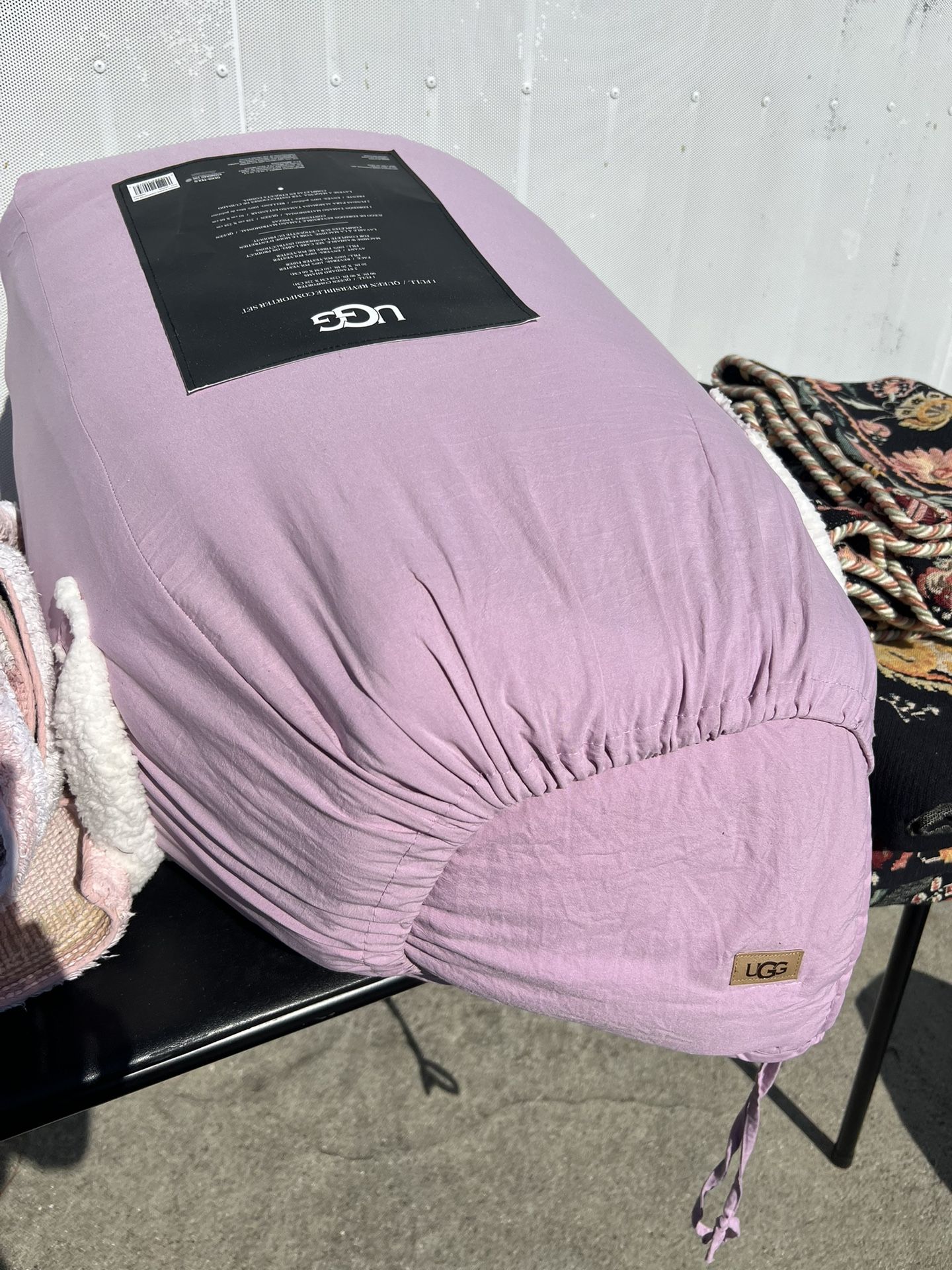 Ugg Queen/full Pink Comforter And Standard Cases