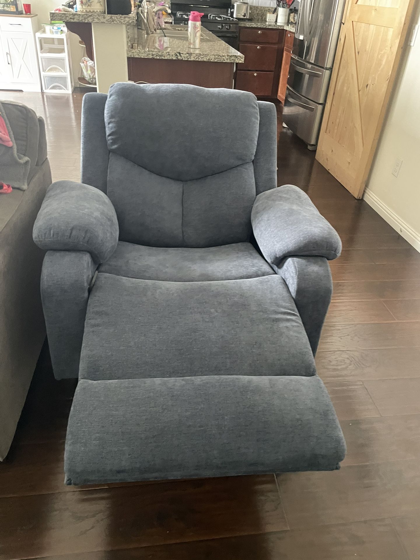 Vibrating Recliner Chair .