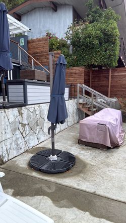 Cantilever umbrella  - 10 feet - 3 available with base included