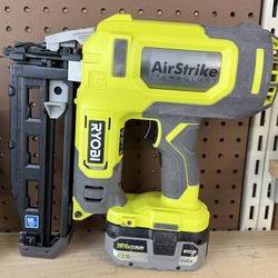 Ryobi P326 One+ 18V 16-Gauge Finish Nailer w/4Ah Battery