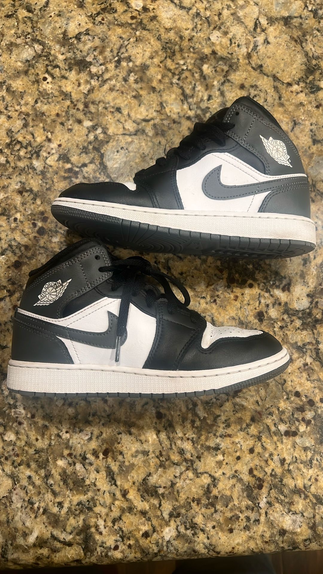 Jordan 1 Mid 4Y