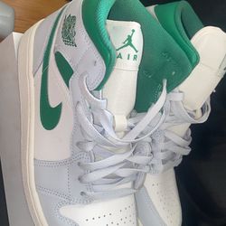 Size 9 Nike Shoes Jordan 1 Mid 