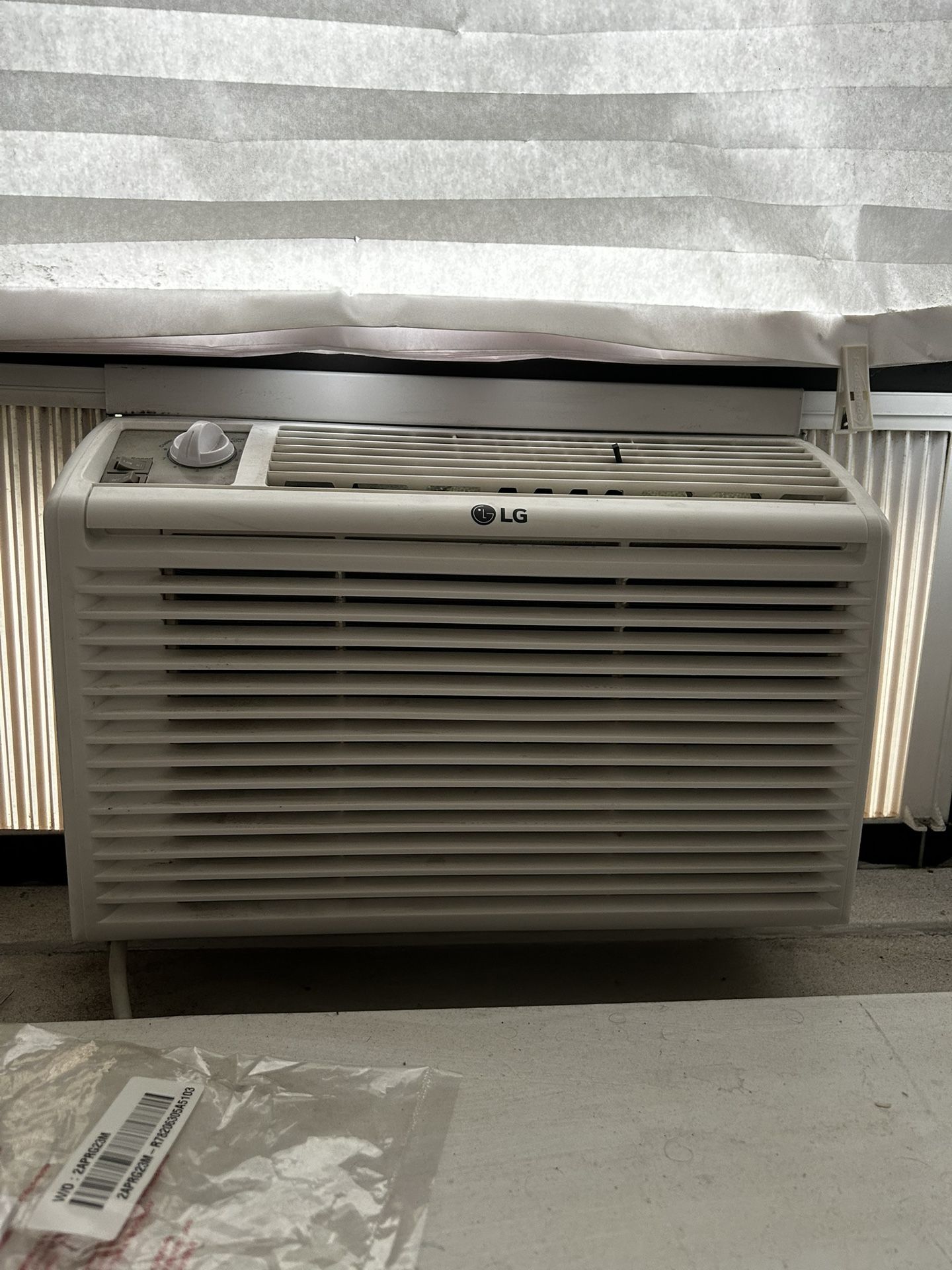 LG LW5016 5000 BTU Window Air Conditioner