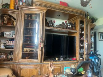 Entertainment center