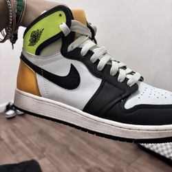 size 6 (boys) Jordan 1 Retro High Golf’s 