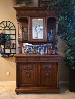 Antique Sideboard/Buffet Hutch
