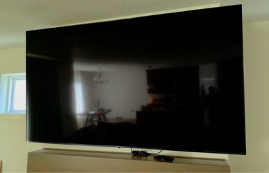 85 inch Flat Screen Smart TV