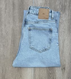 Woman’s Zara High Rise 1975 Straight Leg Jeans 34 Size 2