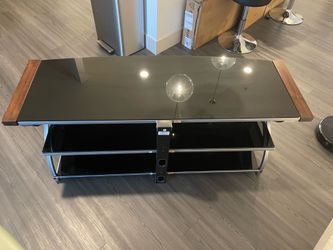 Large Glass Entertainment stand (FITS ALL TV SIZES)