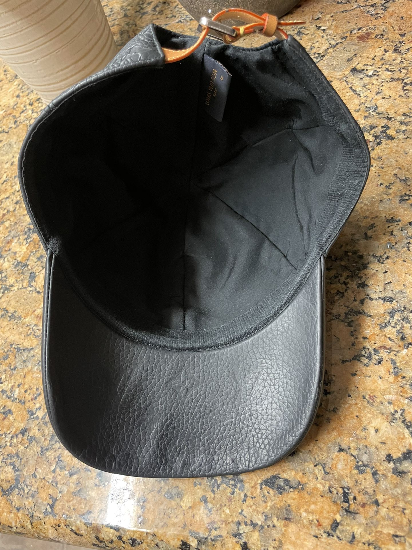 Leather cap Louis Vuitton Black size M International in Leather