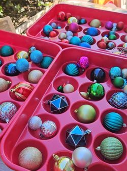 Free! Christmas & HOLIDAY Decor