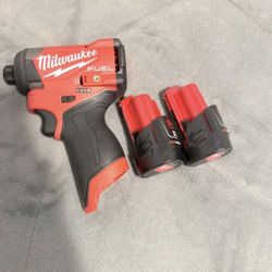 M12 Milwaukee Impact driver brand new with 2 m12 batteries 